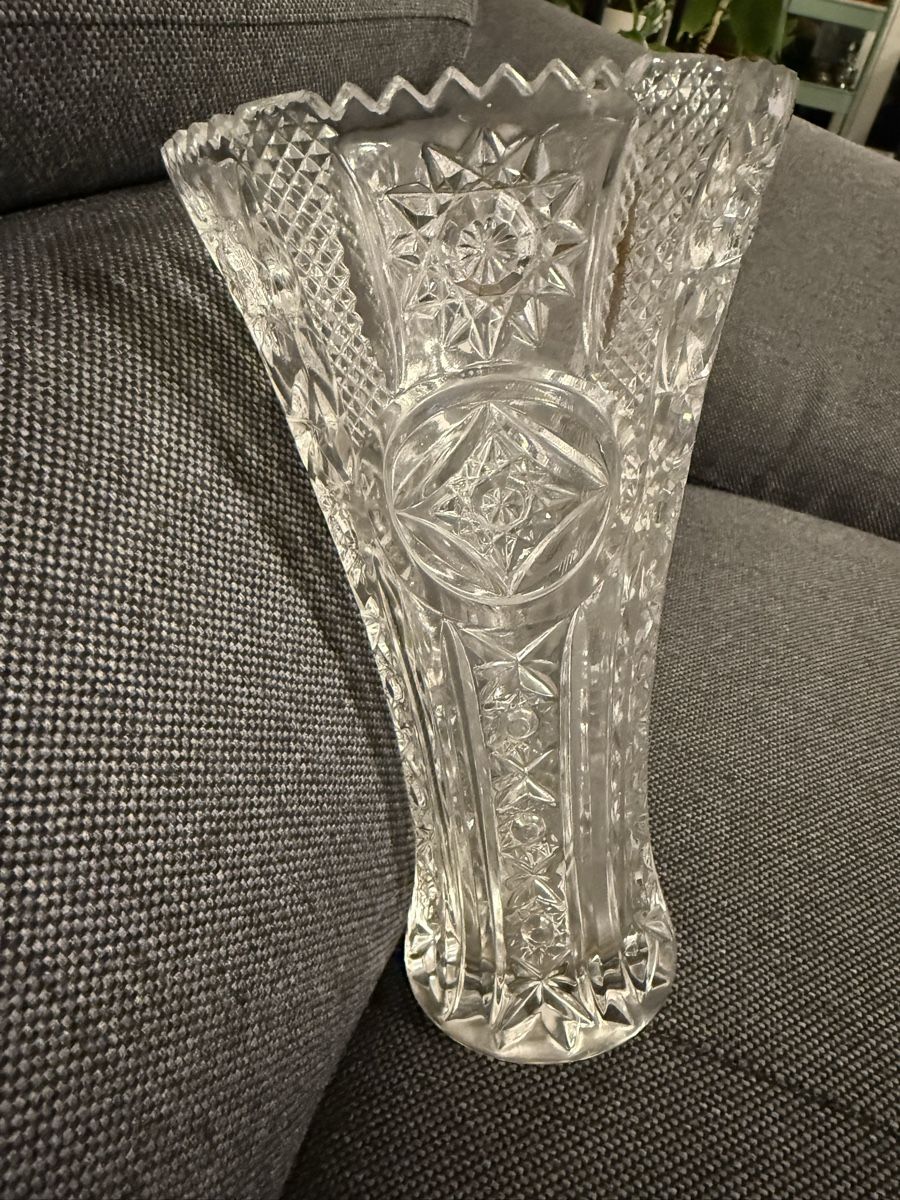 Vasen & Gefässe: Stabile Vase aus Bleikristall – Gebraucht aus Buchs SG von and_d8tp 1