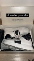 Baskets Emporio Armani blanches et noires, parfaites pour l'