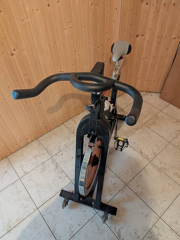 Hometrainer: Spinning Velo fast nicht gebraucht – Usato da Schmitten FR venduto da inf_ctm9