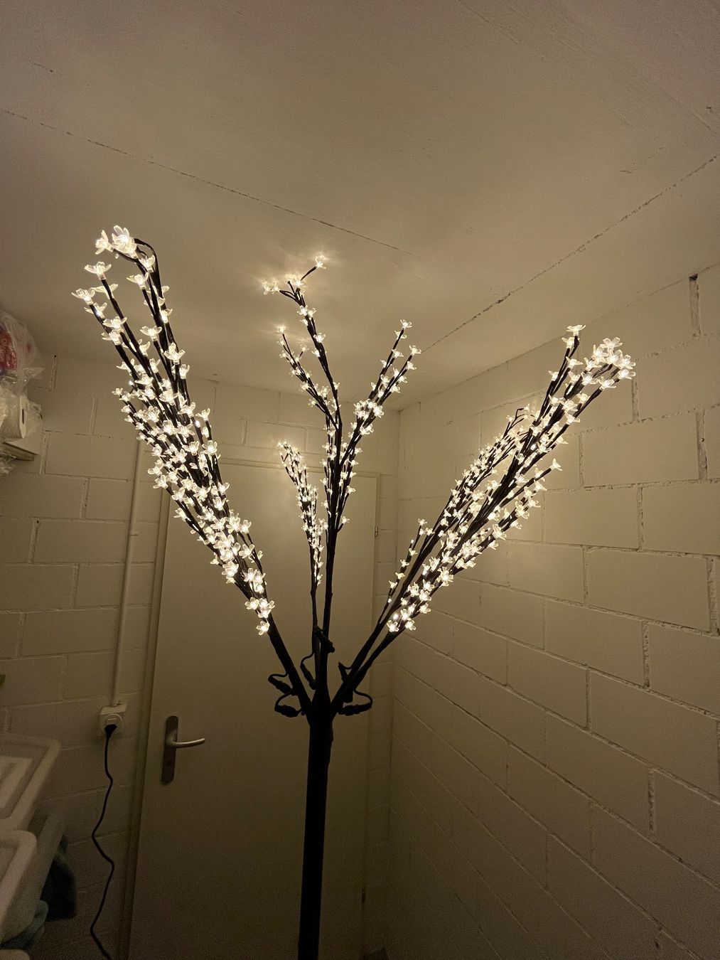 Lampes: XXL LED-Kirschblütenbaum – D'occasion à Bertschikon Gossau par MacAebi 1