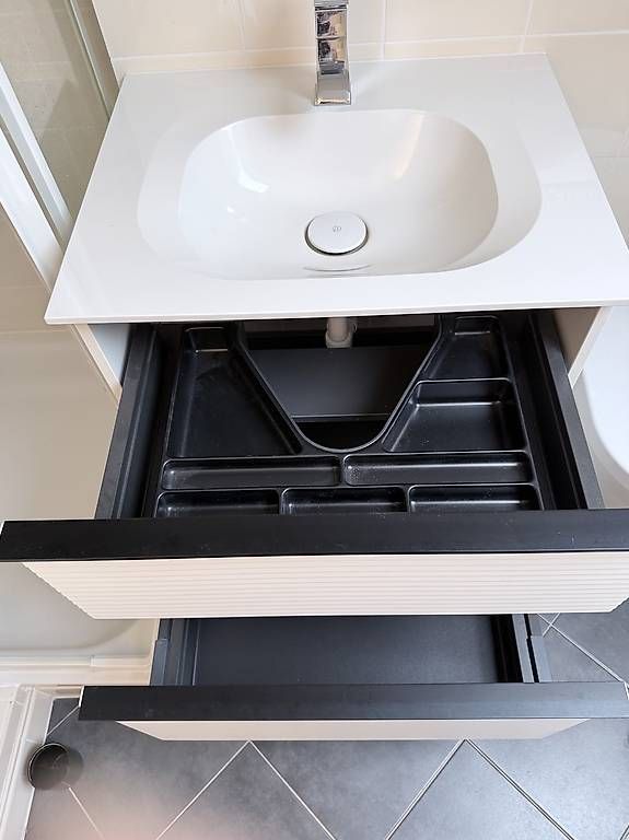 Mobili per bagno: Badmöbel mit Waschtisch und Mischbatterie – Usato da Zollikerberg venduto da Tarron 4