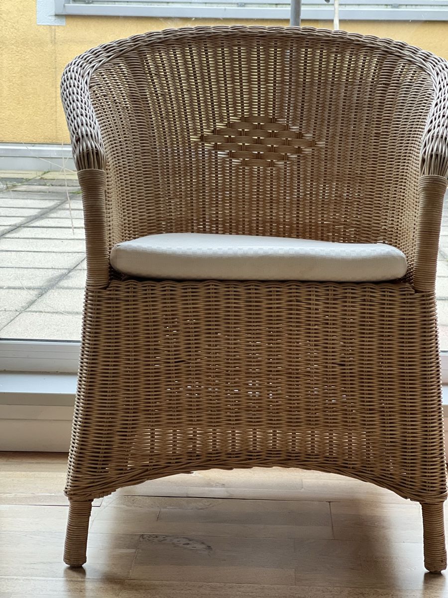 Ikea Sessel: Korbstuhl mit Kissen – Gebraucht aus Bassersdorf von