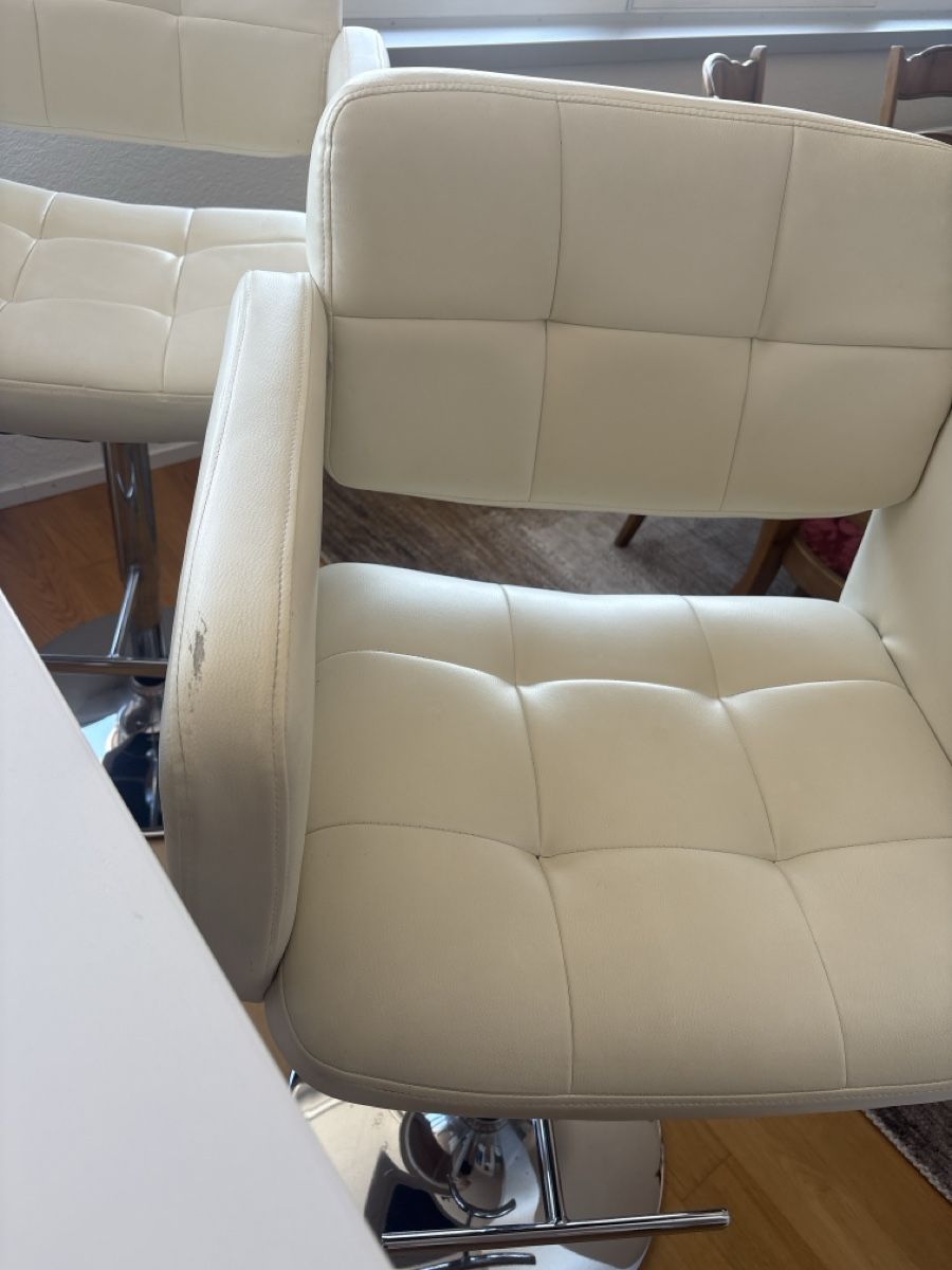 Mömax Set di tavolo e panche: Tisch mit 4Barhockern – Usato da Bremgarten venduto da chr_j8ws 1