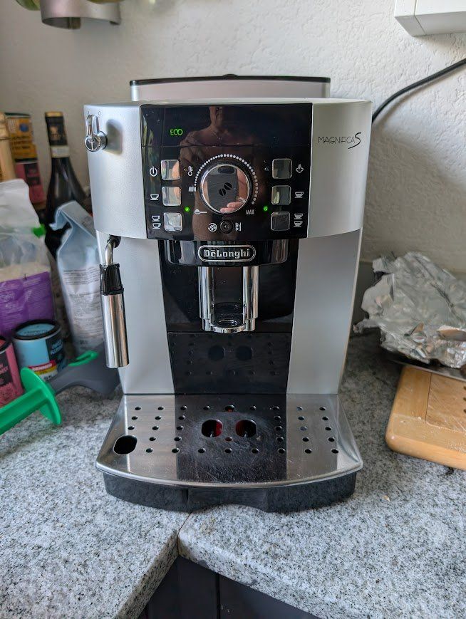 De'Longhi Kaffeemaschinen & Espressomaschinen: D'Longhi Manifica S Kaffeautomat – Gebraucht aus Therwil von bensotto 2