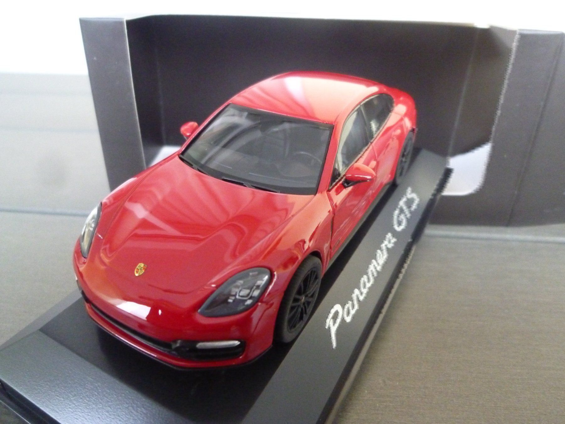 Minichamps Modellini d'auto: Porsche Panamera GTS – Nuovo e nell'imballaggio originale da Flawil venduto da Imperiosud 3