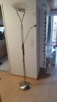 Stehlampe mit zwei Leuchten