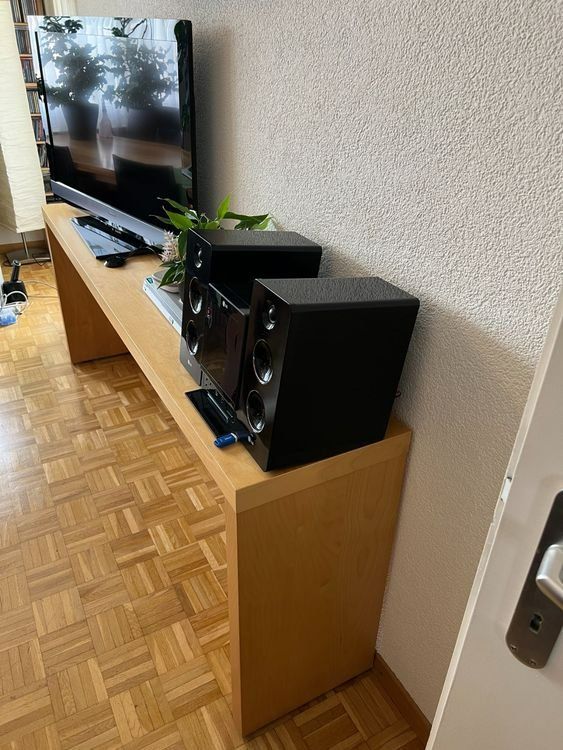 Ikea Tavoli: Ikea Malm Betttisch mit Rollen – Usato da Frauenfeld venduto da zoeyeoz 1