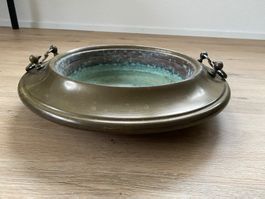 Alte Messing-Schale mit 2 verzierten Griffen Durchm. 43cm