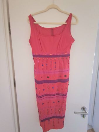 Robe ROMYDA KETH rouge ornée taille M Parfait état.