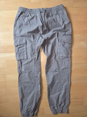 Graue Cargohose