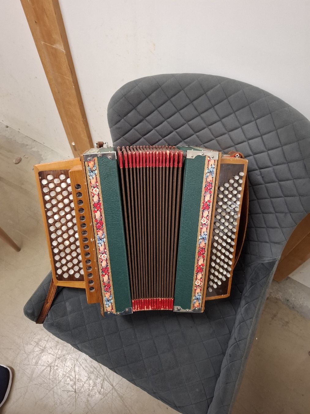 Instruments de musique: schwyzerorgeli chromatish – D'occasion à Villeneuve par BibiVintage