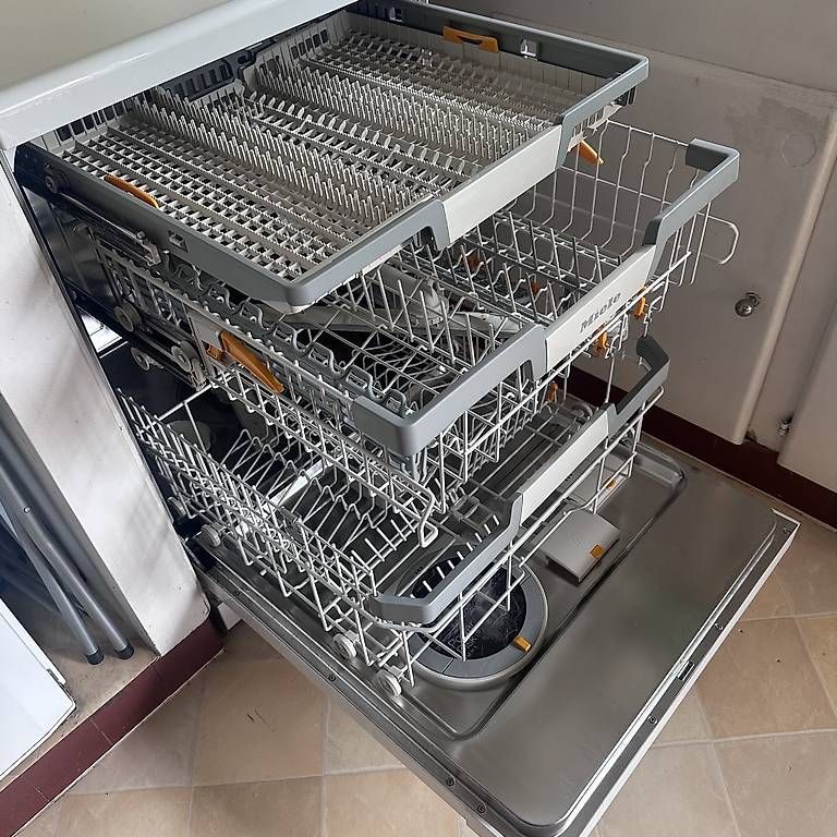 Geschirrspüler: Lave-vaisselle pose libre MIELE – Neu und originalverpackt aus Pully von AnclA75 2