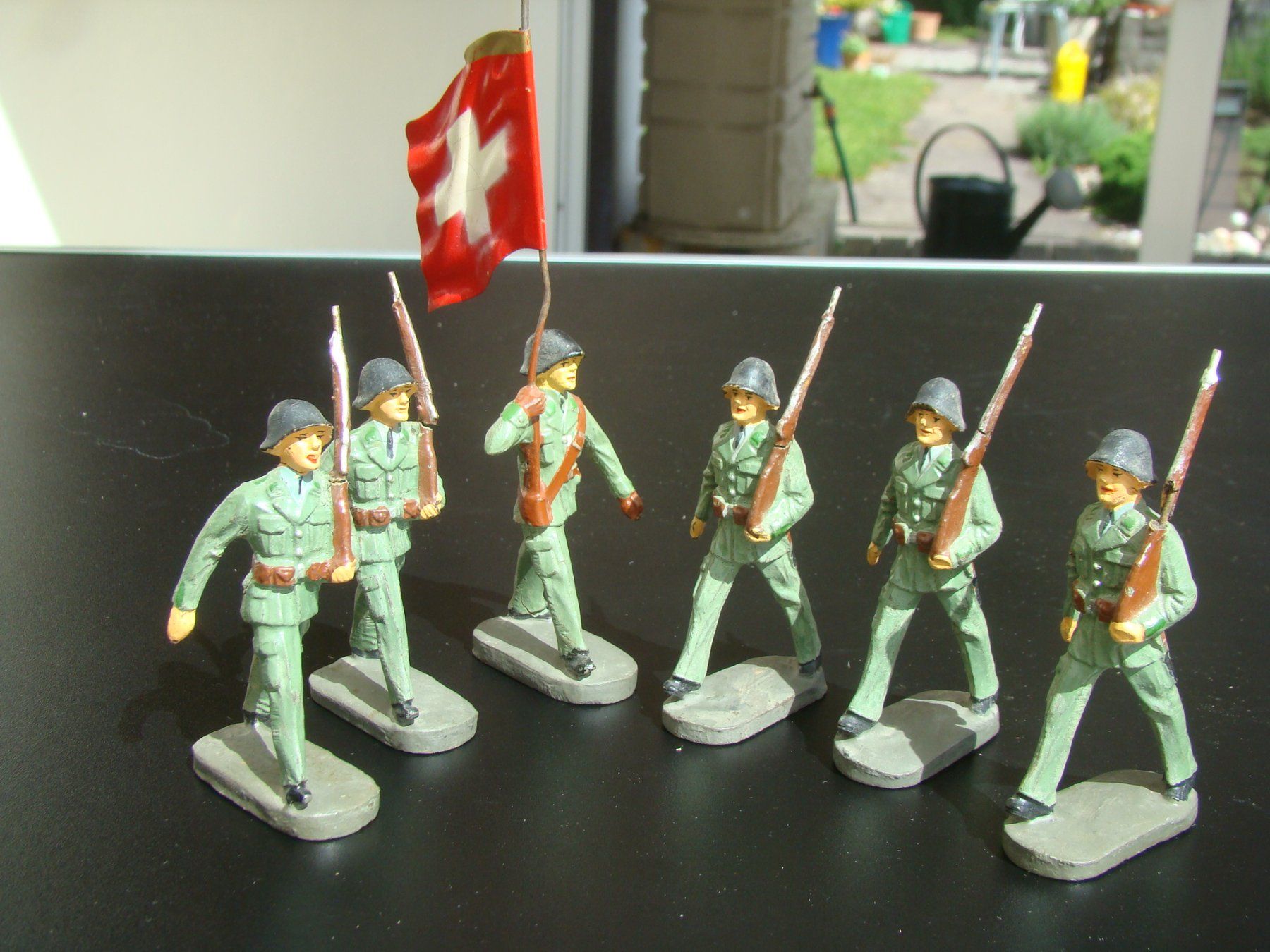 Statuette: 6 Figuren Elastolin & Lineol Schweizer Armee uralt – Usato da Walzenhausen venduto da Vanquish711