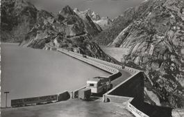 Grimsel Hospiz mit Postauto