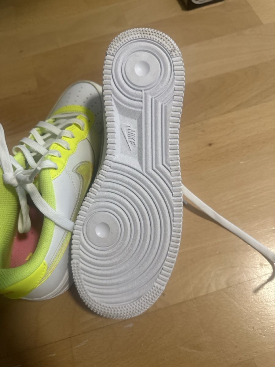 Nike Scarpe da uomo: Nike Air Force 1 LV8 – Nuovo (secondo la descrizione) da Richterswil venduto da 1808 4