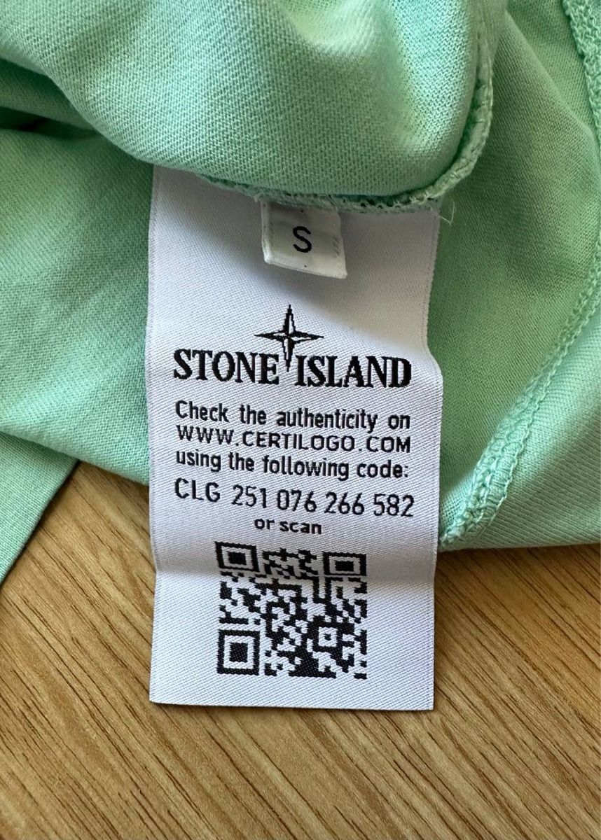 Stone Island T-shirt: Stone Island T-shirt  – Usato da Pfäffikon ZH venduto da Nataliia. 2