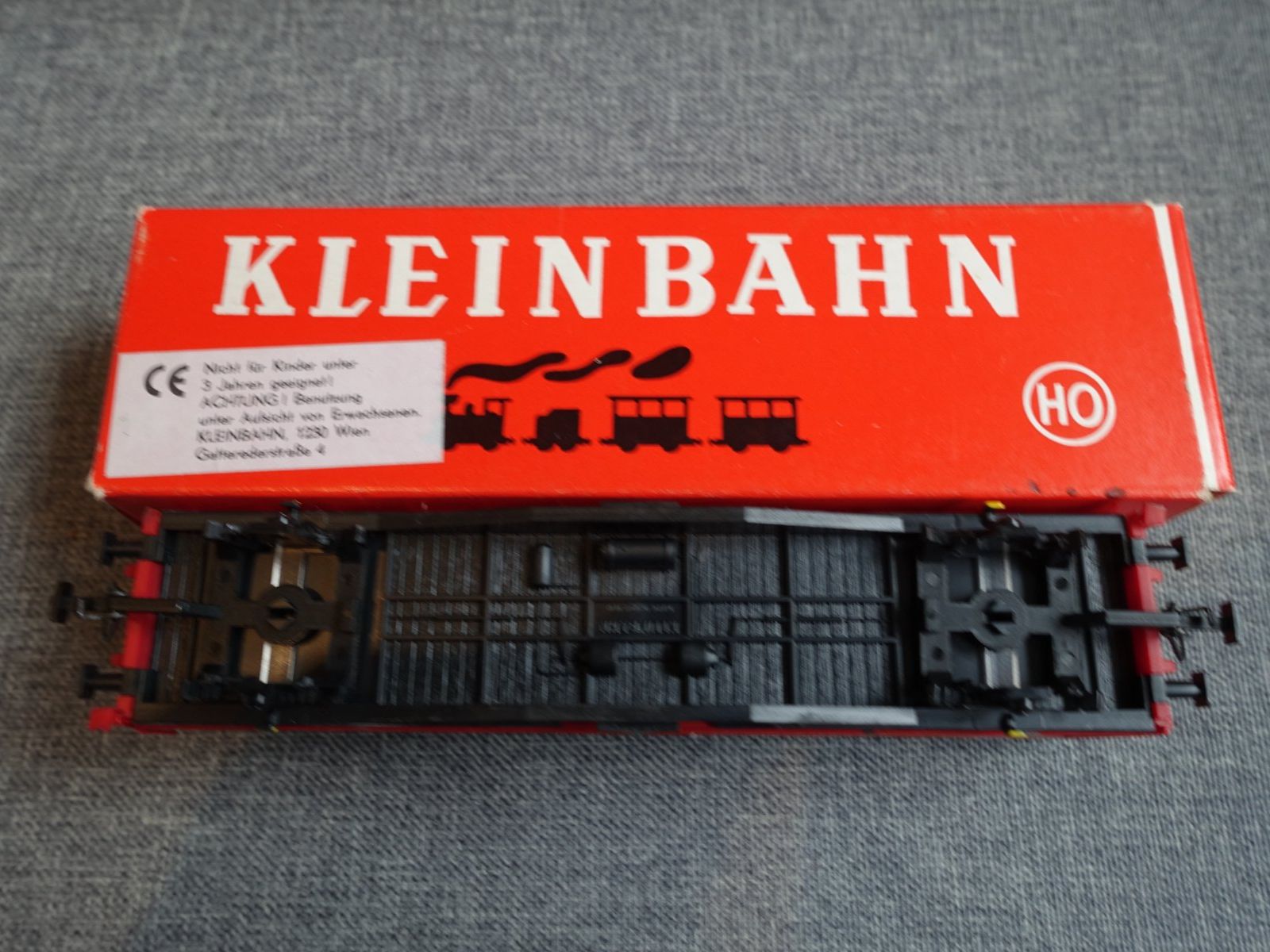 Kleinbahn Modelleisenbahnen: KLEINBAHN No. 316/3 ÖBB Schiebebandwagen "Cargo", HO – Gebraucht aus Wallbach von Sarrows 5