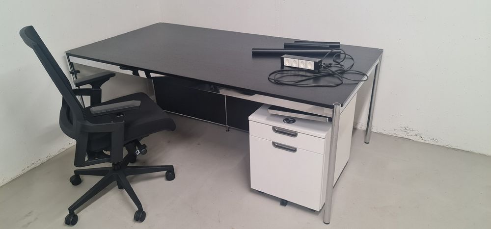 USM Tisch mit Bürostuhl und Rollcontainer ,Schreibtisch | Kaufen auf ...