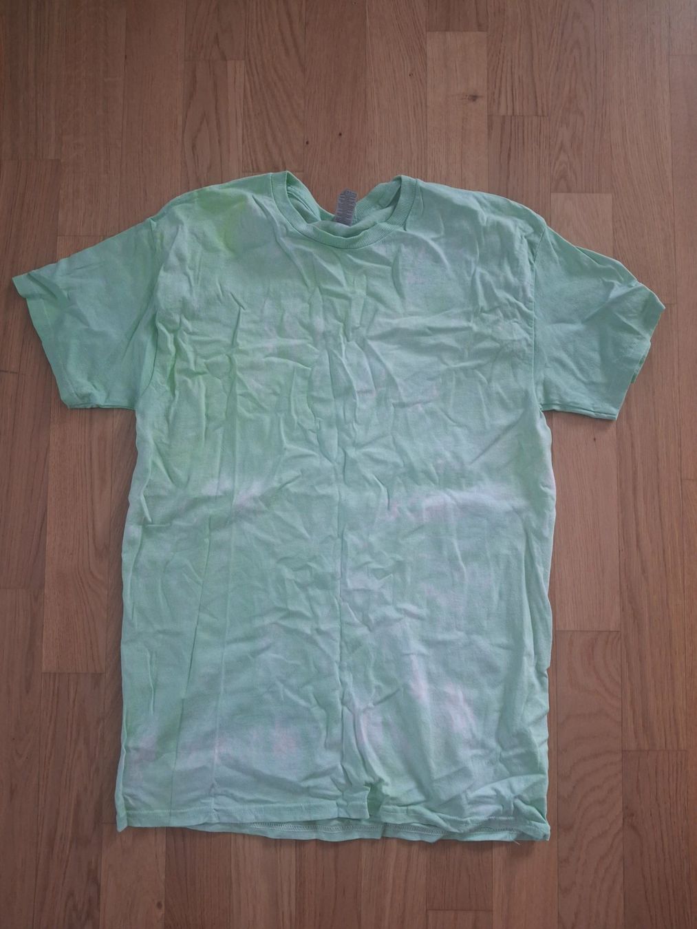 T-shirt: Batik T-Shirt – Usato da Luzern venduto da gab_726g