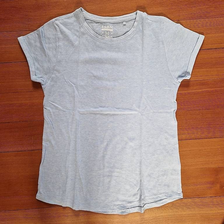 T-shirt: Hellblaues Basic tshirt Gr. M – Usato da Muttenz venduto da bebbi523