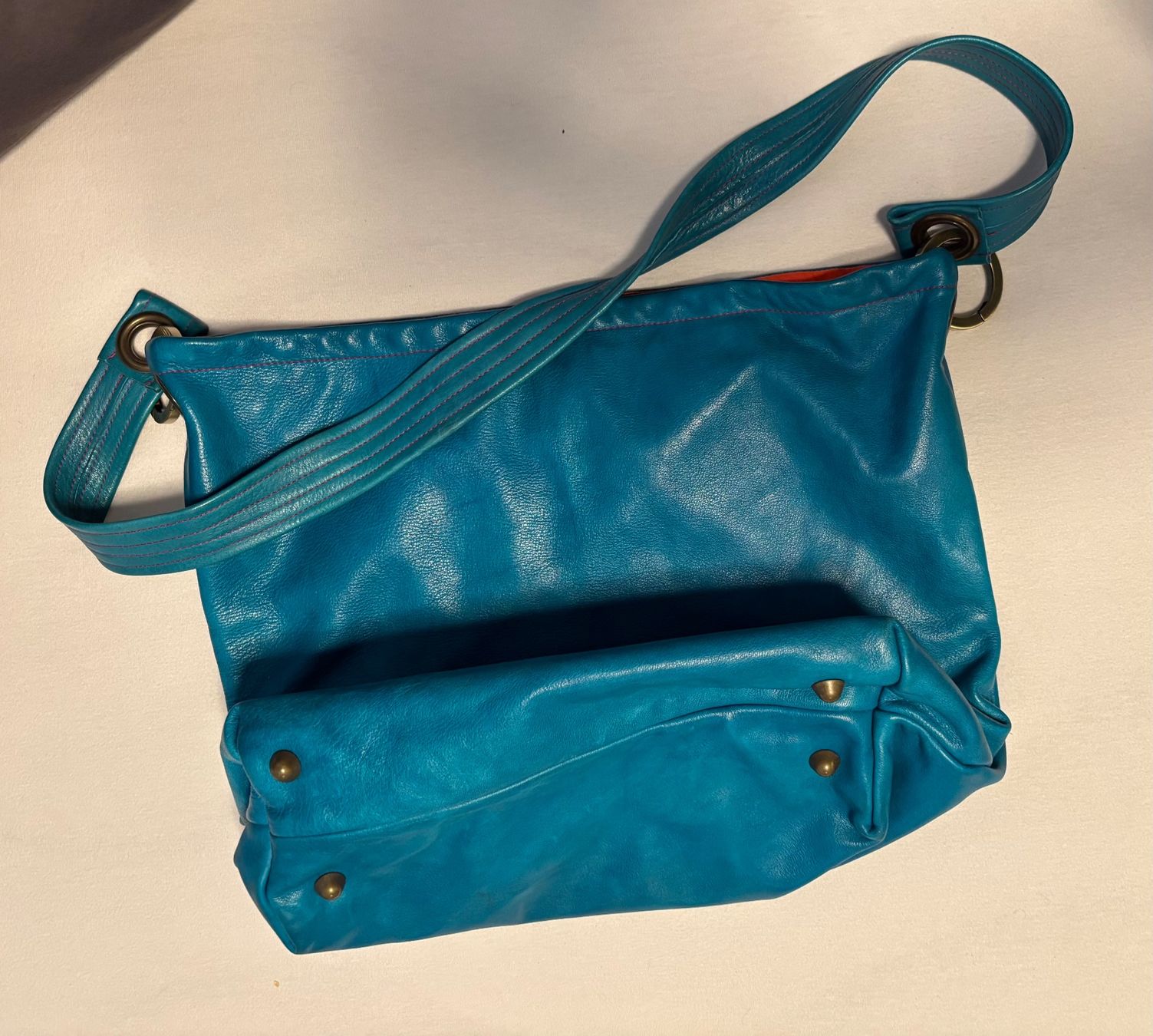 Taschen für Damen: Schultertasche aus weichem Leder – Gebraucht aus Küsnacht ZH von MaBaCa 3