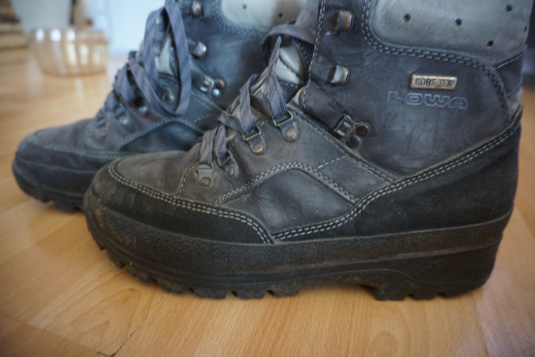 Lowa Scarpe da uomo: Robuste Wanderschuhe von Lowa Gr. 44,5 – Usato da Zürich venduto da einalemjena 4