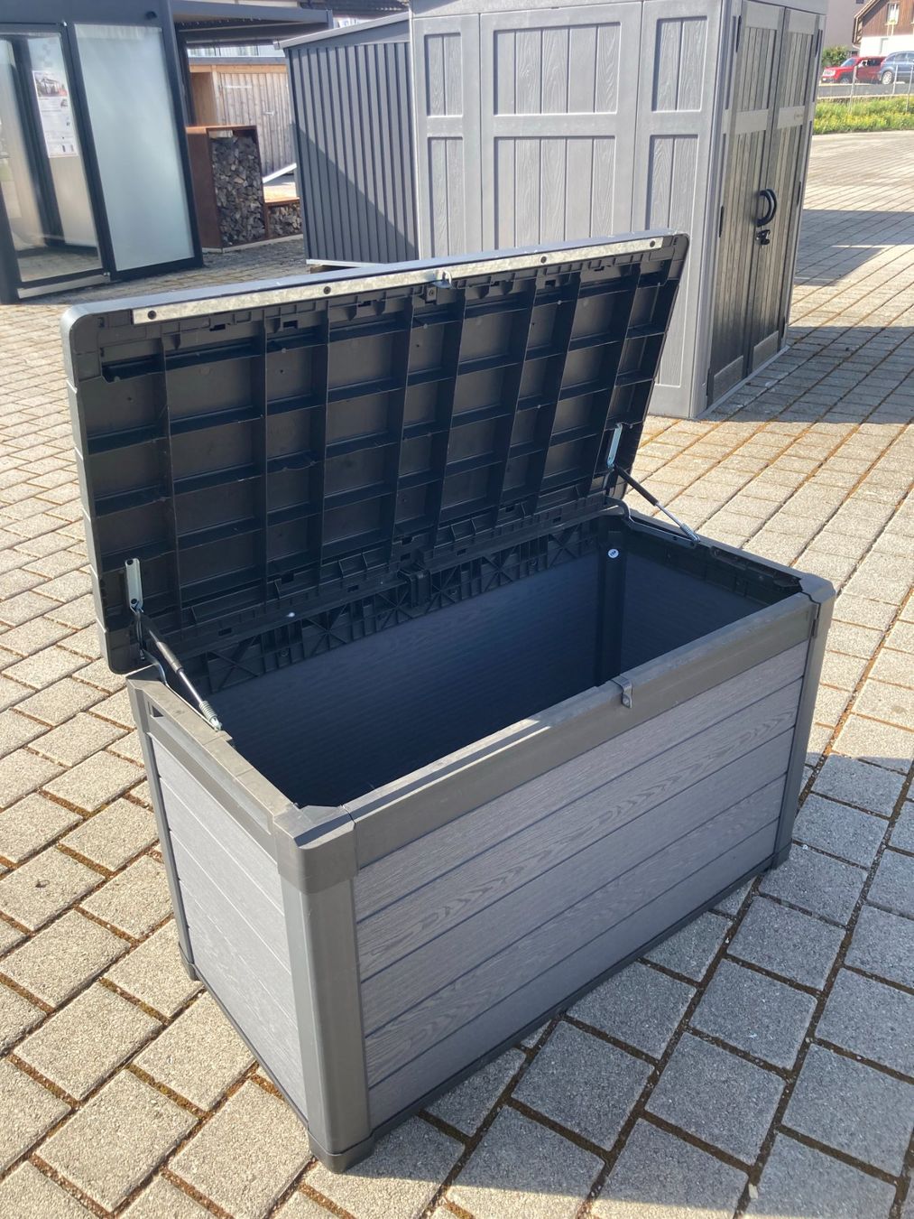 Auflagenboxen: Gartenbox Kunststoff grau wetterfest – Gebraucht aus Gontenschwil von colibri24. 1