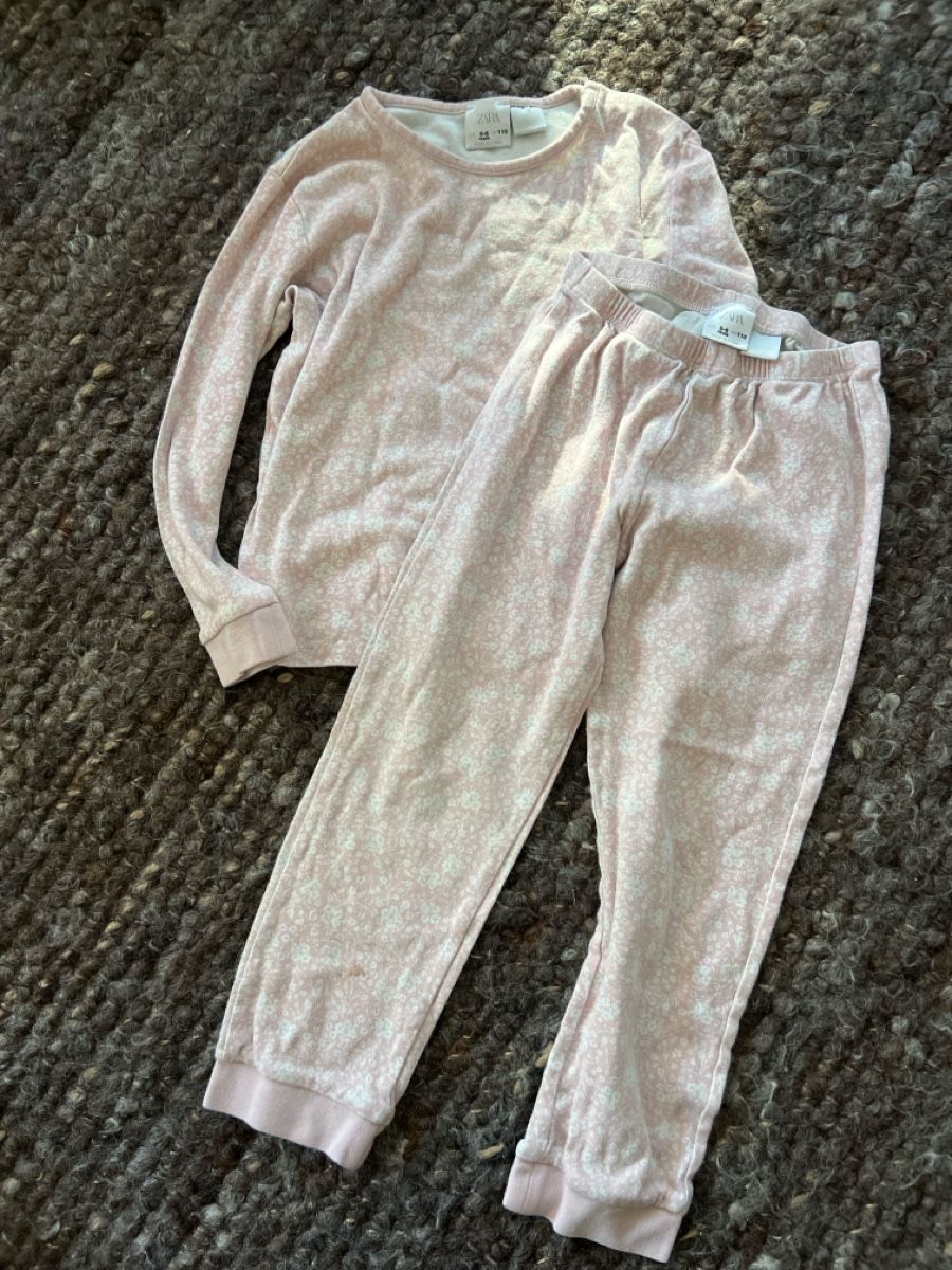 Zara Pigiama & Simili: Zara Kinder Pyjama Gr 115 – Usato da Winterthur venduto da LeonoraCor