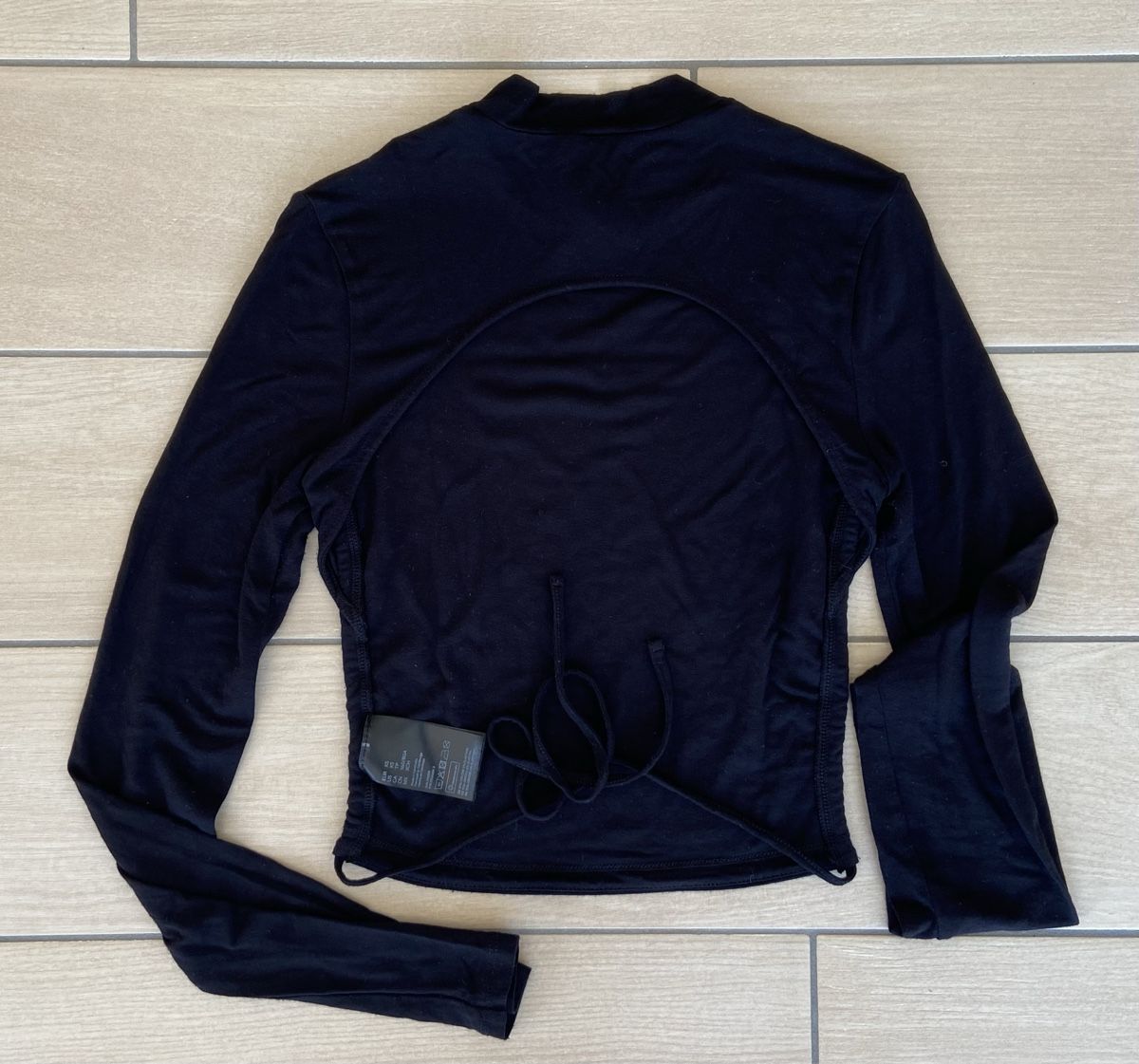 H&M T-shirt: Pull fin, noir, dos nu,H&M, XS – Usato da Moutier venduto da chicboutique 1