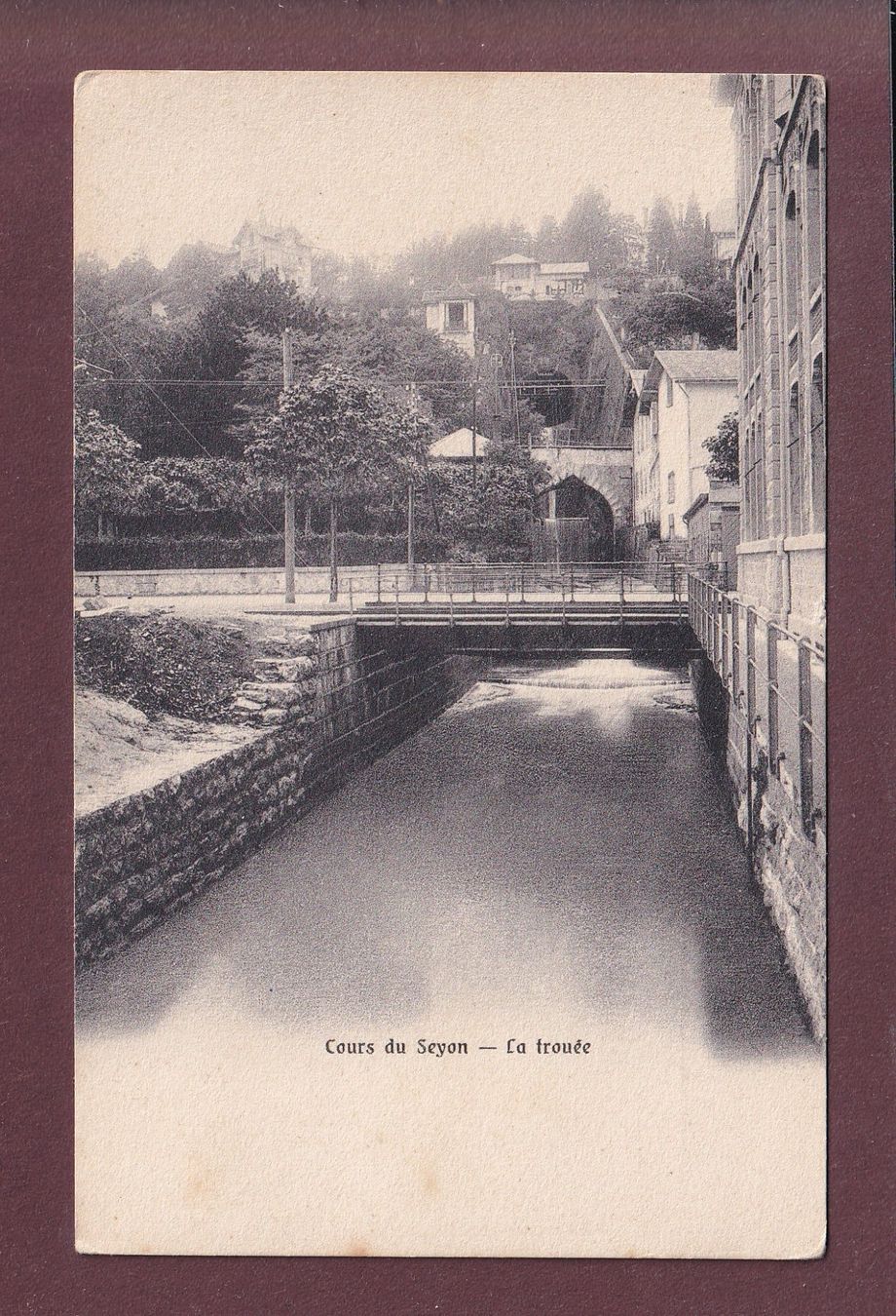 Cartes postales: NEUCHÂTEL - Cours du SEYON - La trouée – D'occasion à Pully par nicecards