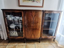 Elegantes Buffet Echtholz mit Glasscheiben