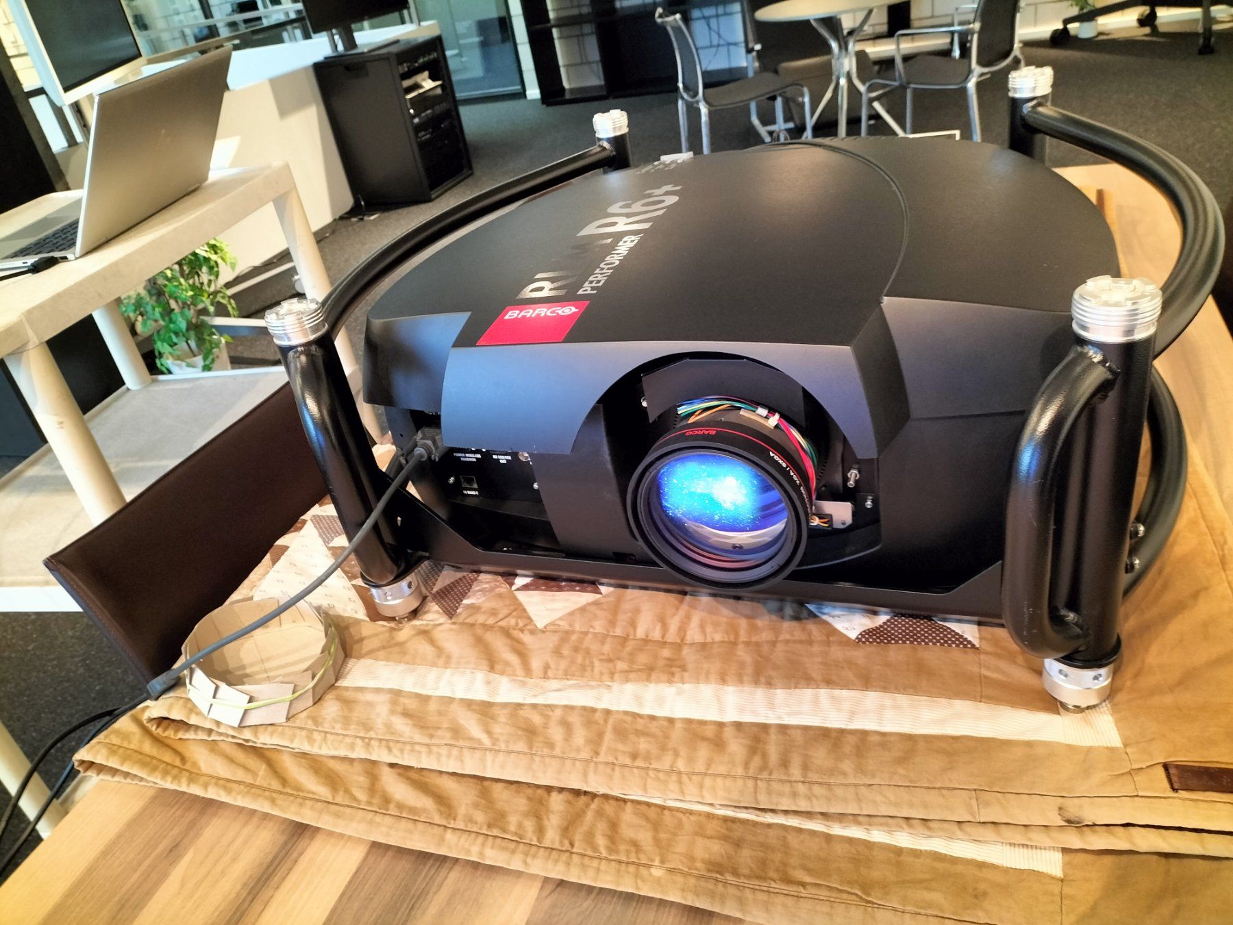 Barco Proiettori: Barco RLM R6+ Performer Projektor – Usato da Belp venduto da zimmermedia_ag 3