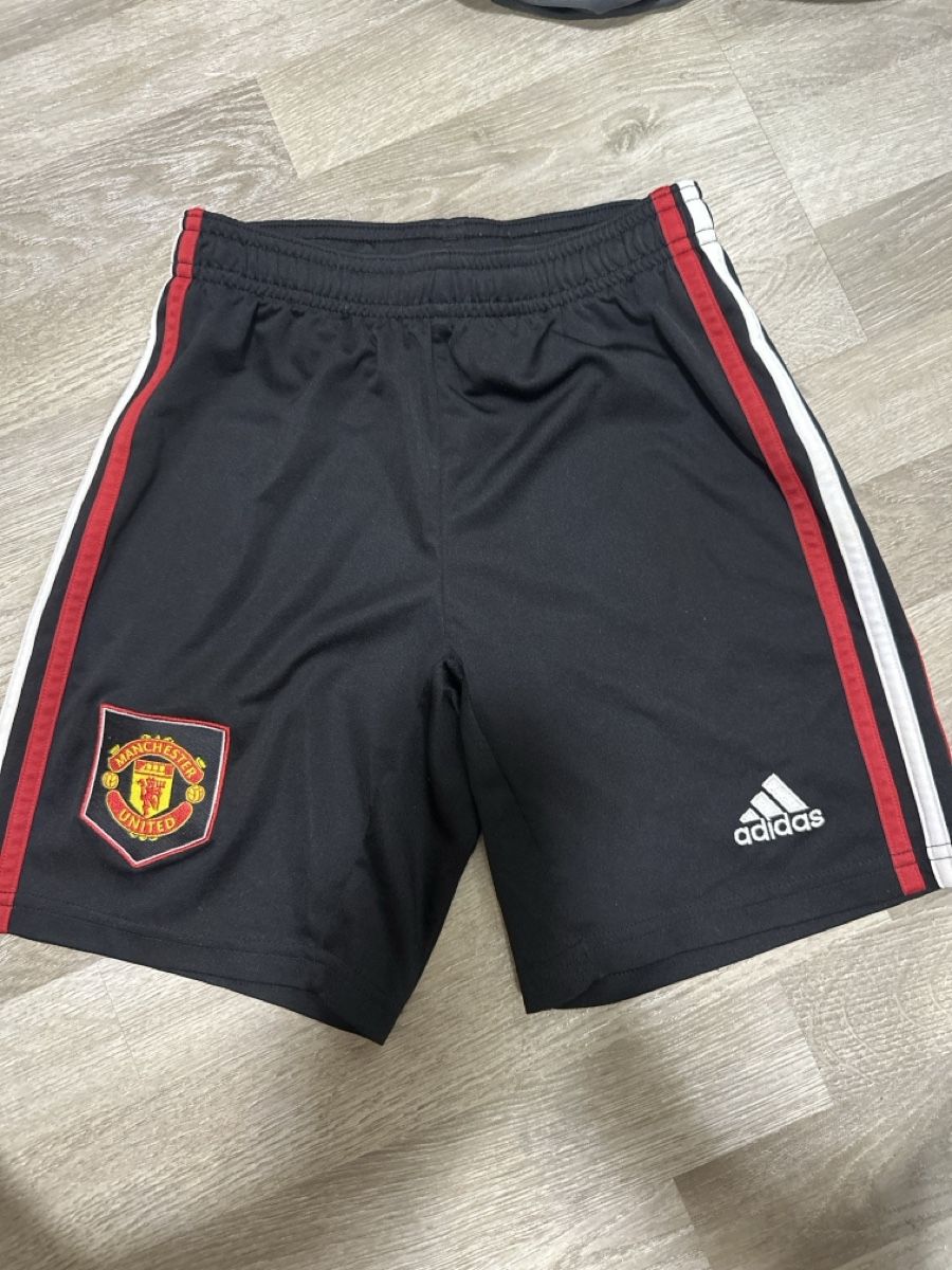 Adidas Pantaloni: Addidas shorts – Usato da Oberentfelden venduto da ulli03