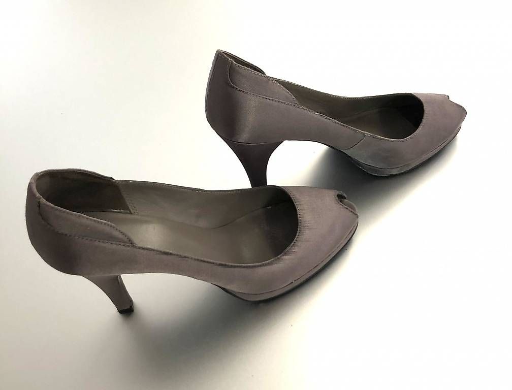 Scarpe da donna: Scarpe décolleté grigio argento – Usato da Riva San Vitale venduto da bau64 3