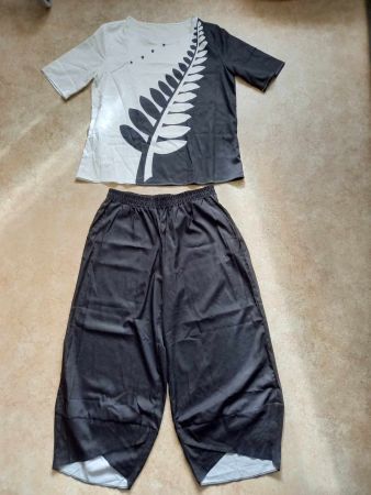 Leichte Damen Hose & Shirt Gr. XXL schwarz/weiss Druck
