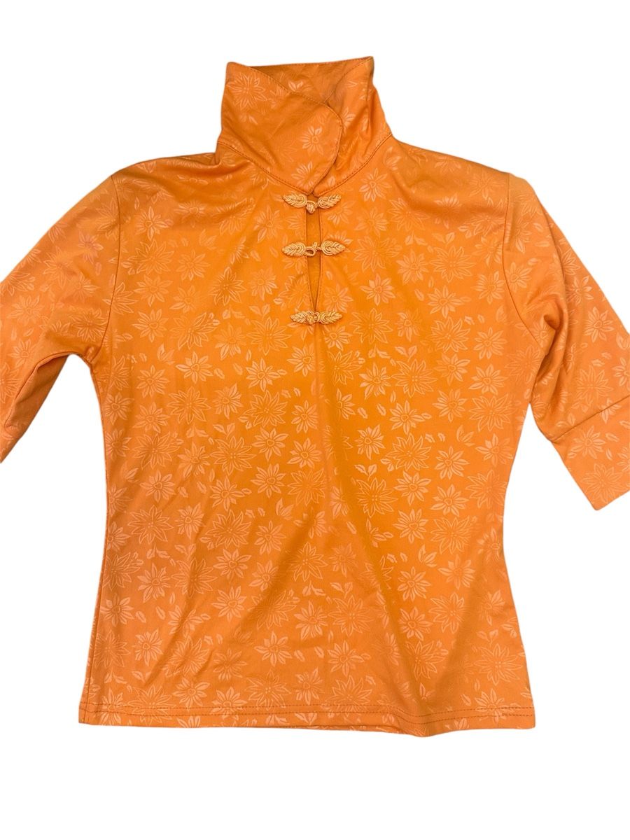 Top: Orange Mandarin Collar Floral Blouse – Usato da Buochs venduto da zukkias