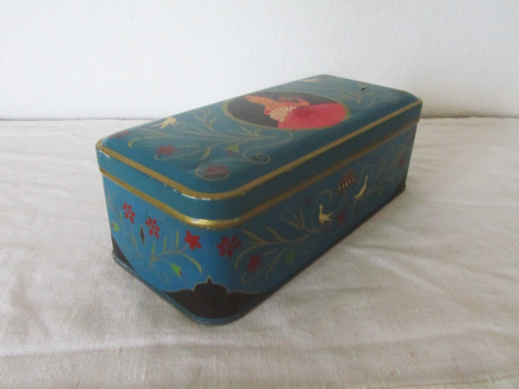 Pots: Jugendstil Blechdose mit Blumenmuster und Dame in Rosa – D'occasion à Seengen par mikelele 3