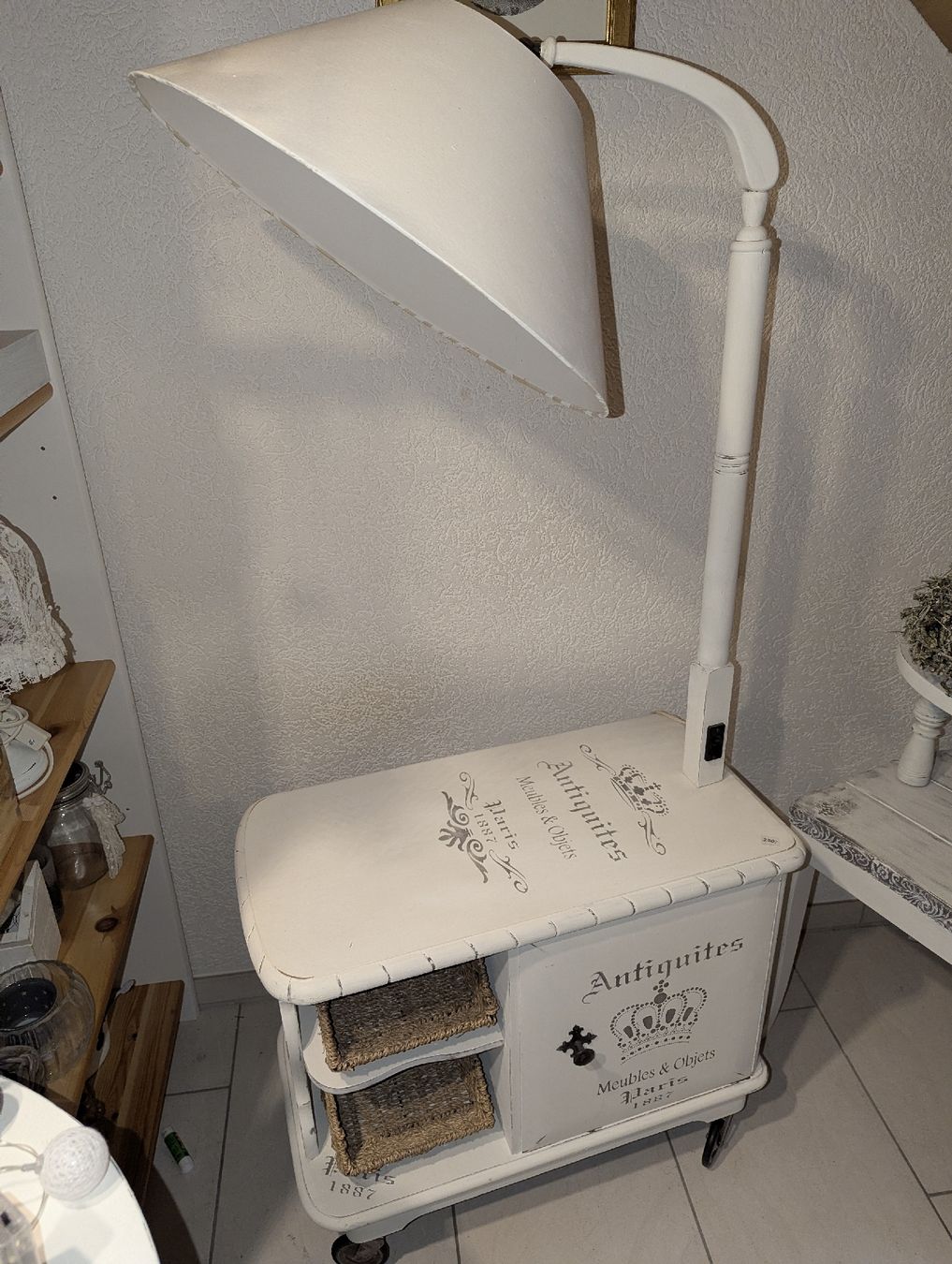 Lampes: Telefonmöbel, Lesetisch – D'occasion à Bettlach par Costmiri