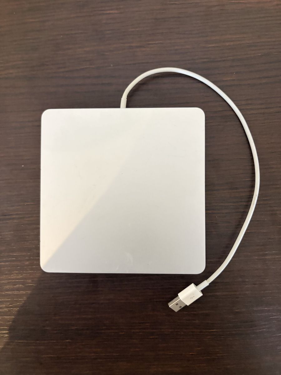 Apple Lettore multimediale & Streamer: Apple USB SuperDrive - externes DVD/CD Laufwerk – Usato da Lenzburg venduto da Can.Dogan