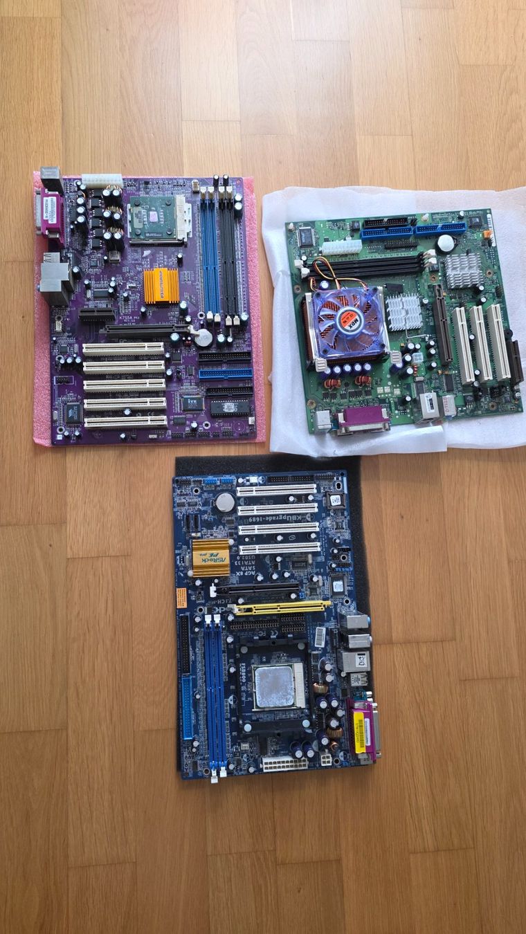 Cartes mère: Mainboards 3 Stück – Défectueux à Zürich par Lemon007