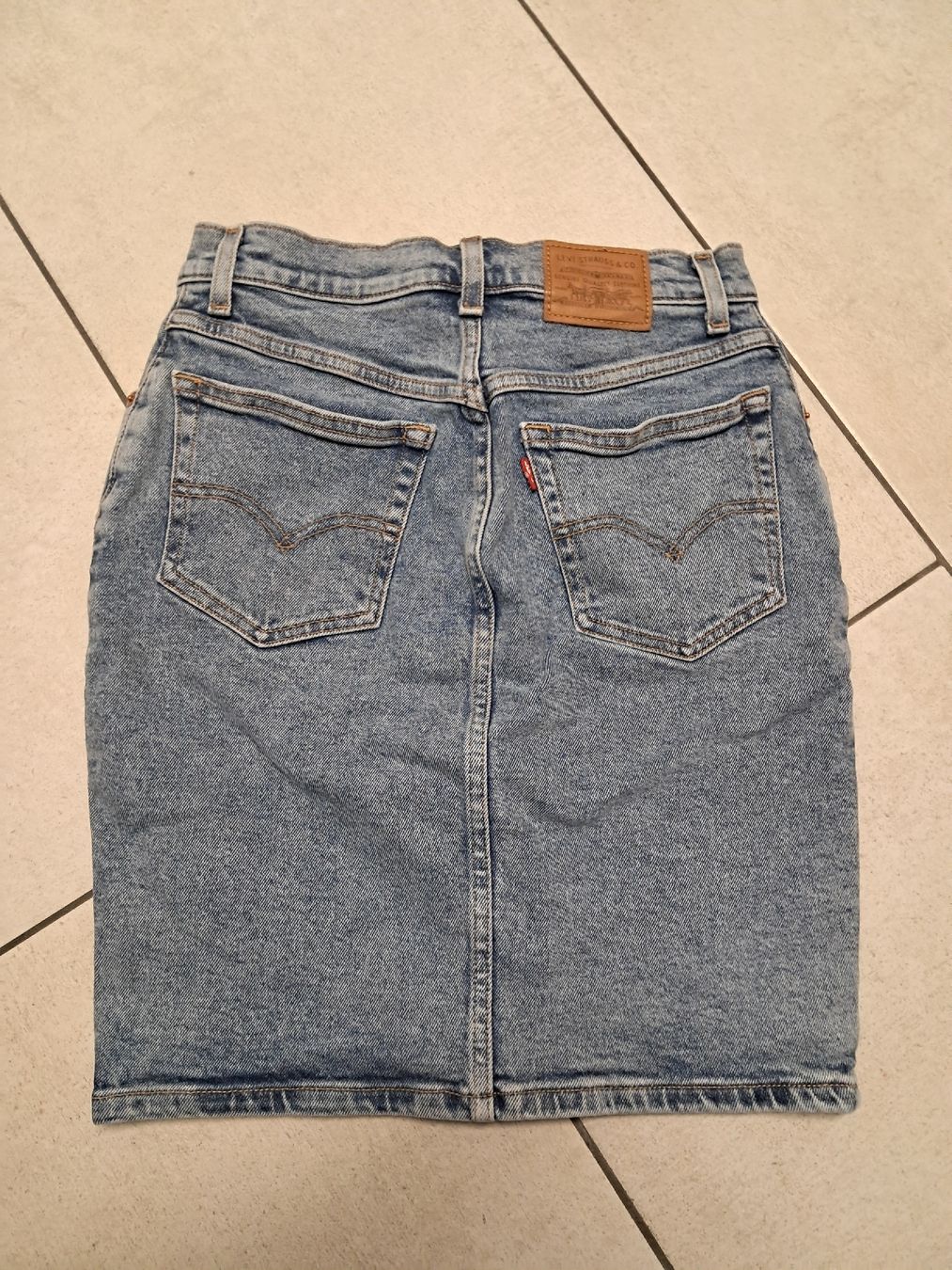 Levi's Gonne: neuwertiger Levi's Jeansrock, Gr. 26 – Usato da Weinfelden venduto da Da-ryn01 1