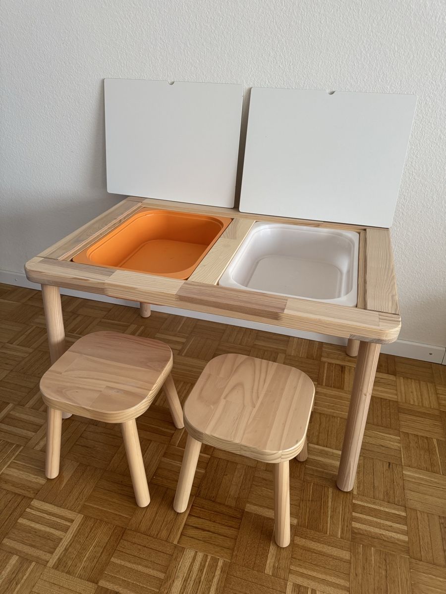Ikea Set di tavolo e panche: Kindertisch mit zwei Stühlen Holz – Usato da Steinhausen venduto da demiseb 1