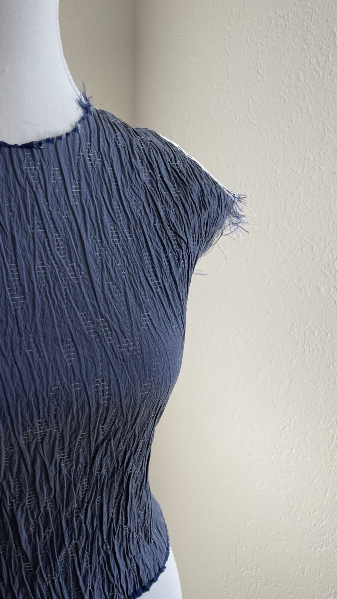 Top: Wrinkle blue top- Kata Haratym Sample – Usato da Meilen venduto da KatKatHar 2