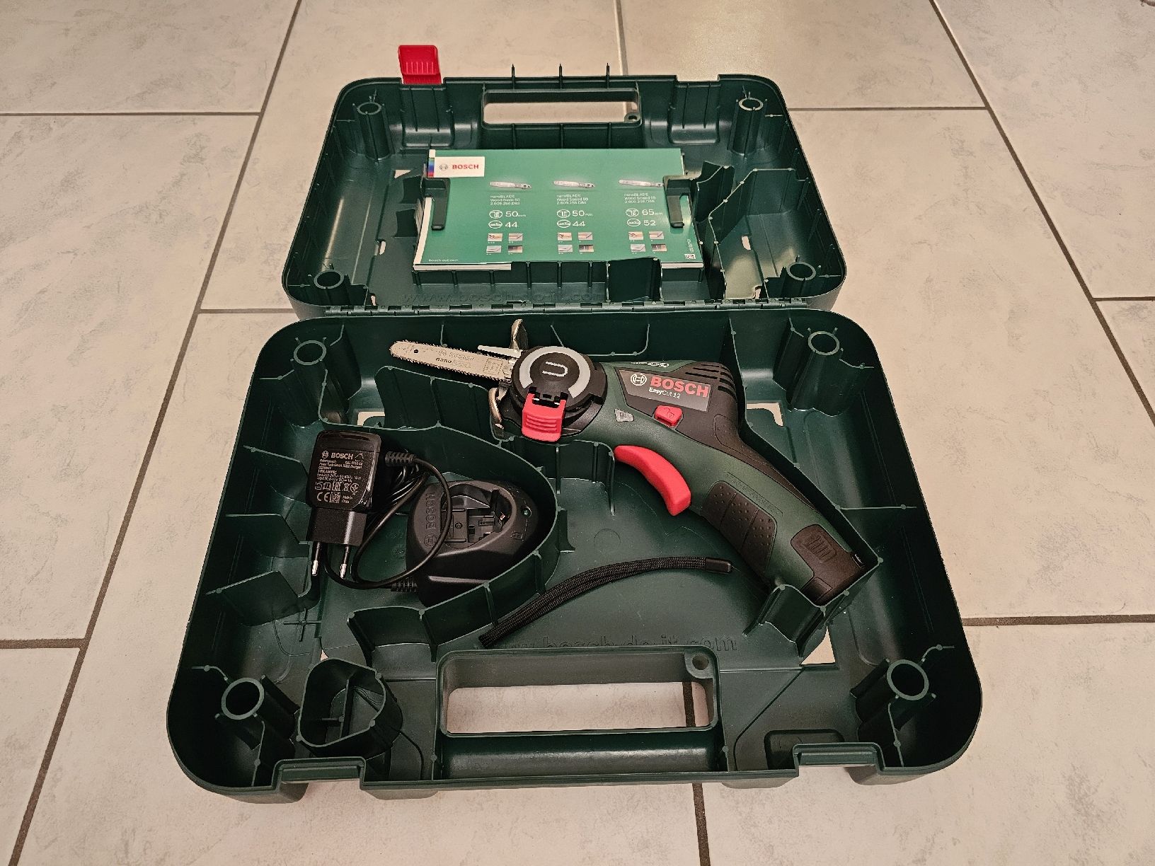 Bosch Seghe: Bosch EasyCut 12 mit Akku und Ladegerät – Usato da Glis venduto da Briger 2