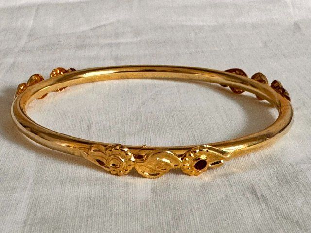 Bracciali & Braccialetti: INDISCHER ARMREIF GOLDFARBIG MIT ROTEM STEIN – Nuovo (secondo la descrizione) da Honau venduto da sainj