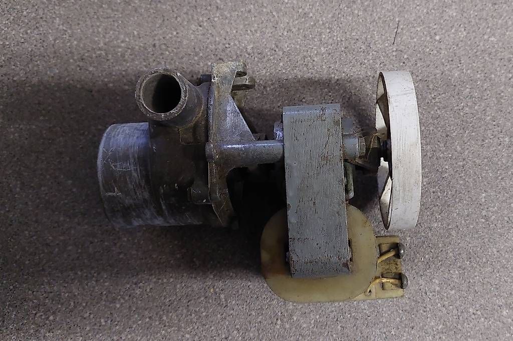 Pompe & Parti di ricambio: Petite pompe à eau 220 Volts – Usato da Morges venduto da pha_9xnc