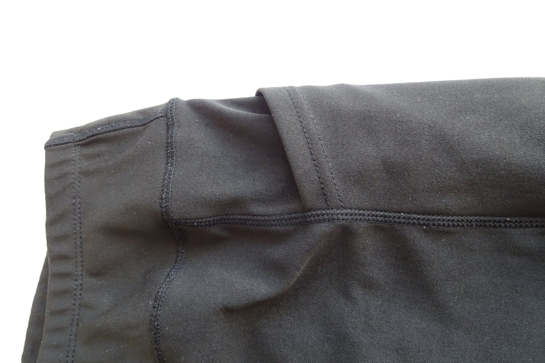 Hosen: kurze Sporthose schwarz ca. Gr. 158 – Gebraucht aus Strengelbach von schmetterling20 1