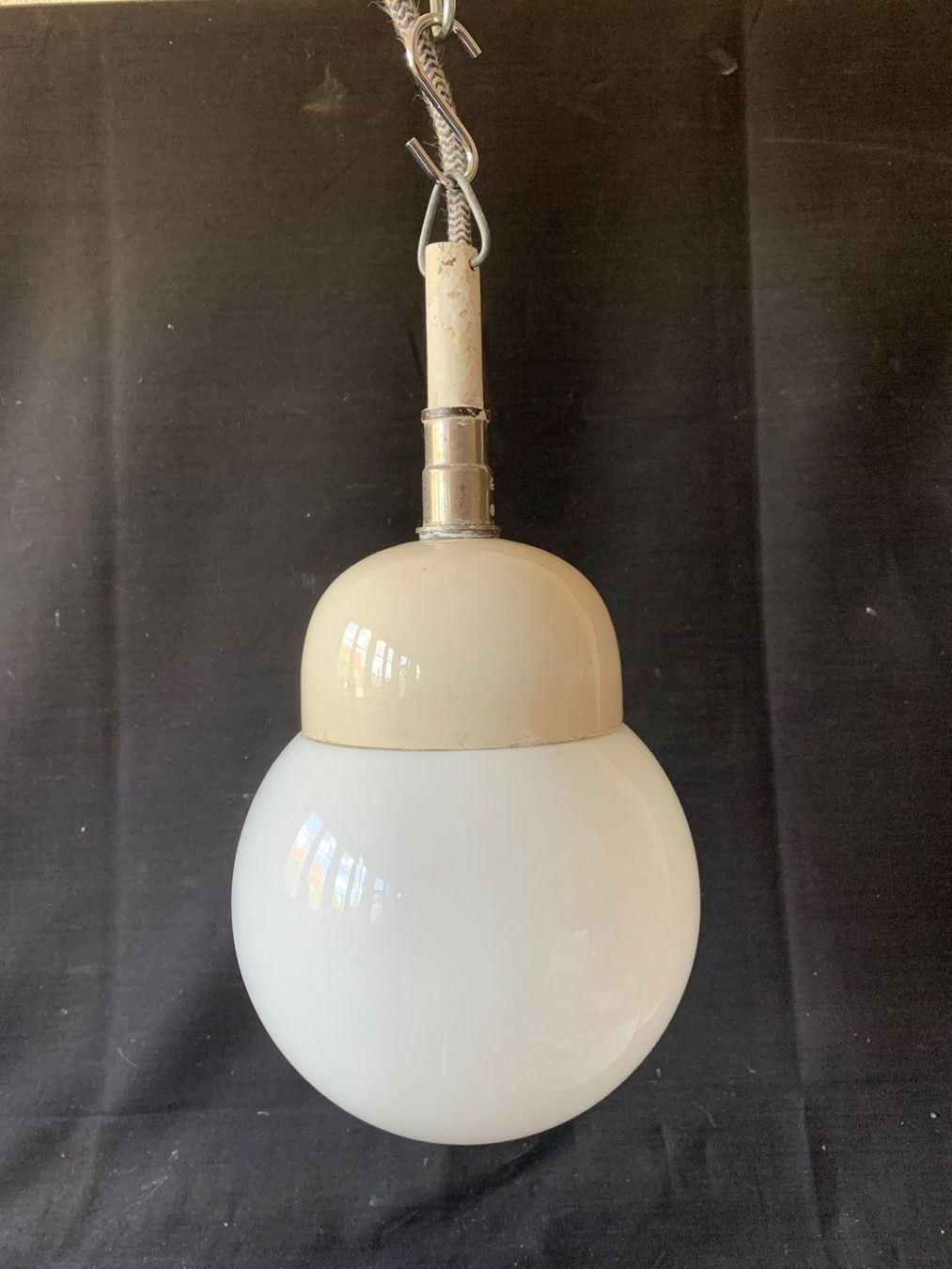 Kronleuchter & Deckenlampen: Eine alte Kugelleuchte Deckenlampe, Opalglas Deckenleuchte – Gebraucht aus Wallisellen von zappenduster