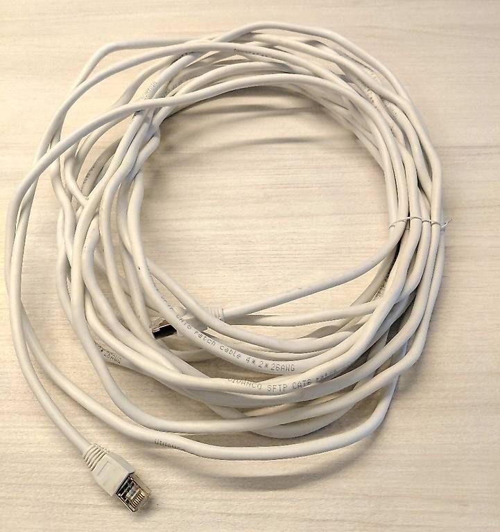 Cavi: Câble réseau 🔌 - 10m – Usato da St-Livres venduto da lune_bleue