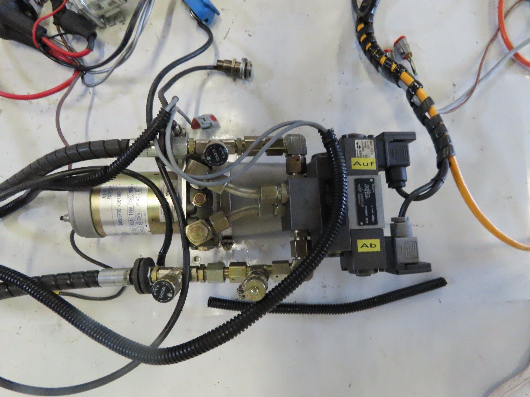 Altri prodotti elettronici: Hydraulikmotor mit Hubzylinder – Usato da Alpnach-Dorf venduto da Hess-Automobile 5